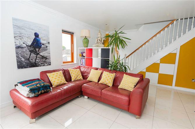 44 Oak Hall, The Hill, Malahide, County Dublin, historical listing image 4