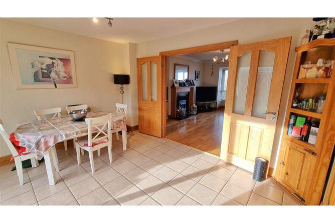 12 De Selby Court, Old Blessington Road, Tallaght, Dublin 24, D24EK50, historical listing image 4