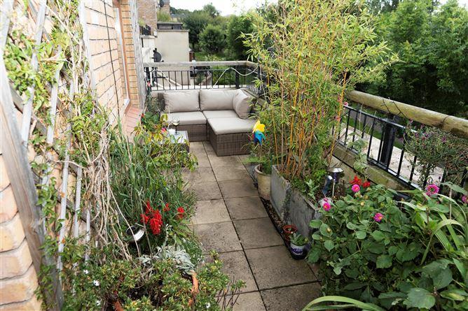 44 Oak Hall, The Hill, Malahide, County Dublin, historical listing image 6