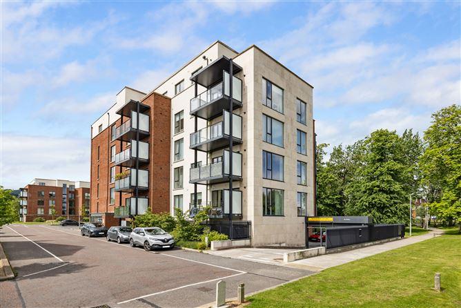 4 Sycamore Hall, Larkfield Way, Leopardstown, Dublin 18, historical listing image 1