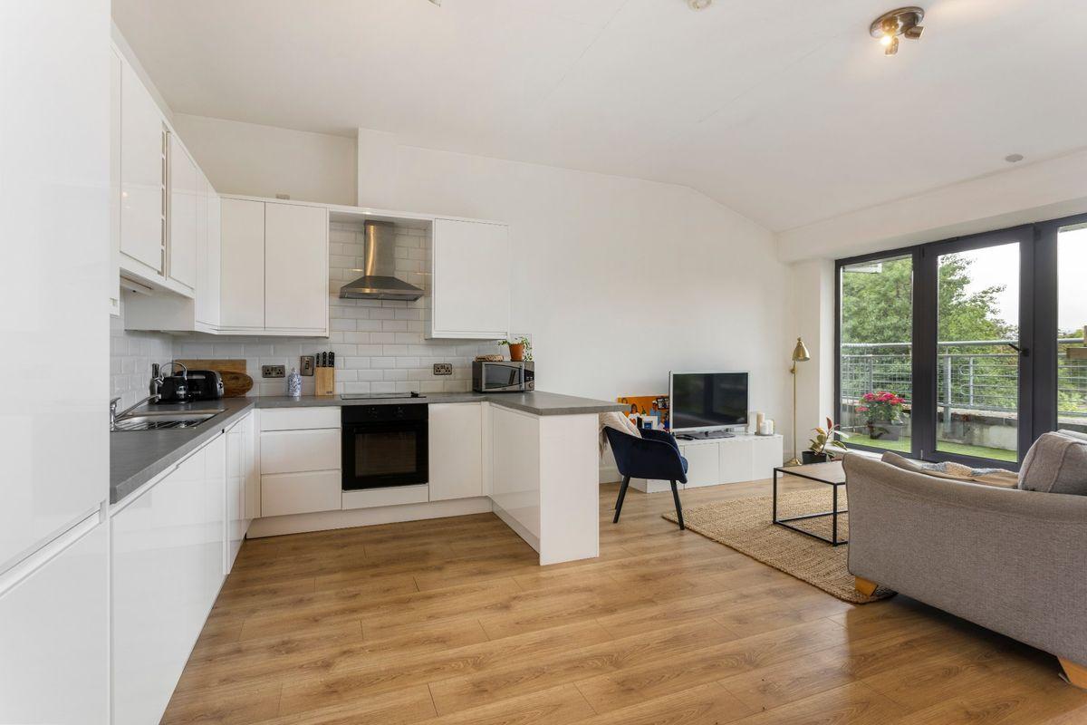 16 Friarsland Crescent, Roebuck Road, Clonskeagh, Dublin 14, historical listing image 3