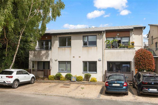 15 Brennanstown Court, Cabinteely, Dublin 18, historical listing image 1