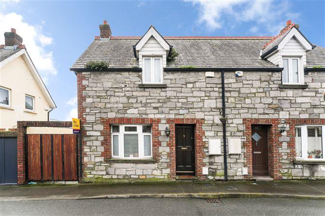 9, Cavalry Row, Dublin 7, historical listing image 1