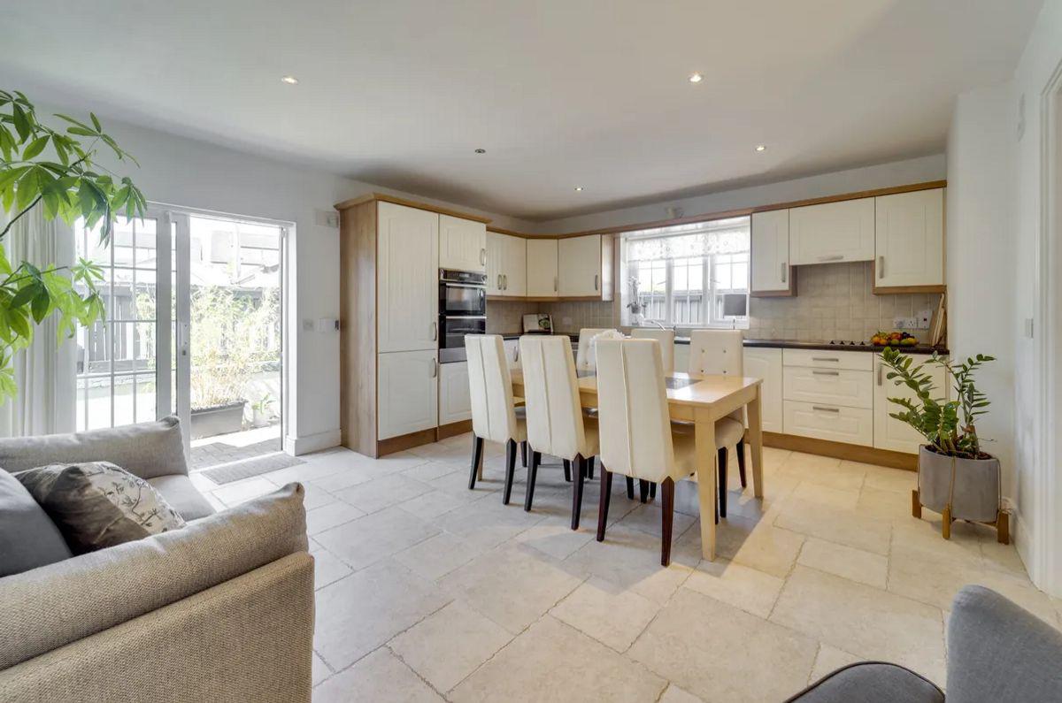 660 Ballycullen Road, Knocklyon, Ballycullen, Dublin 16, historical listing image 4