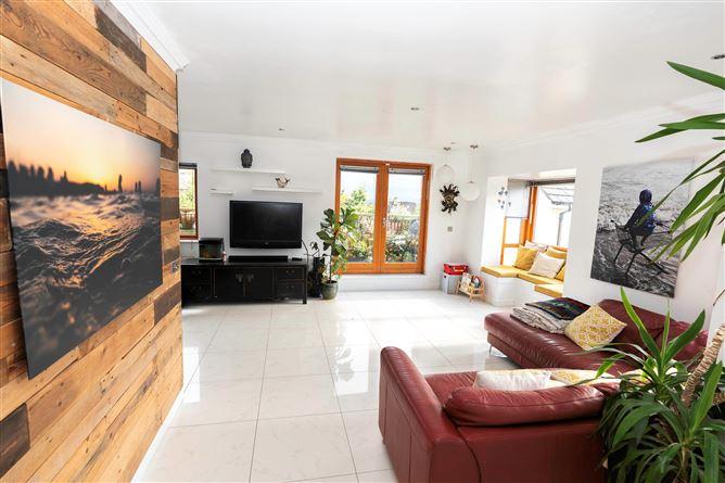 44 Oak Hall, The Hill, Malahide, County Dublin, historical listing image 3