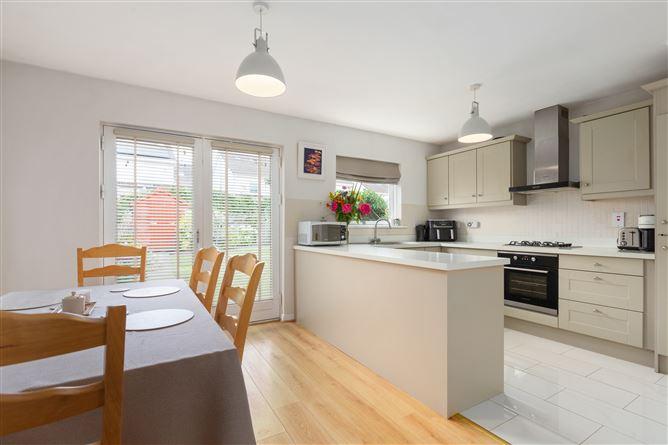 19 Glencairn Walk, The Gallops, Leopardstown, Dublin 18, historical listing image 4