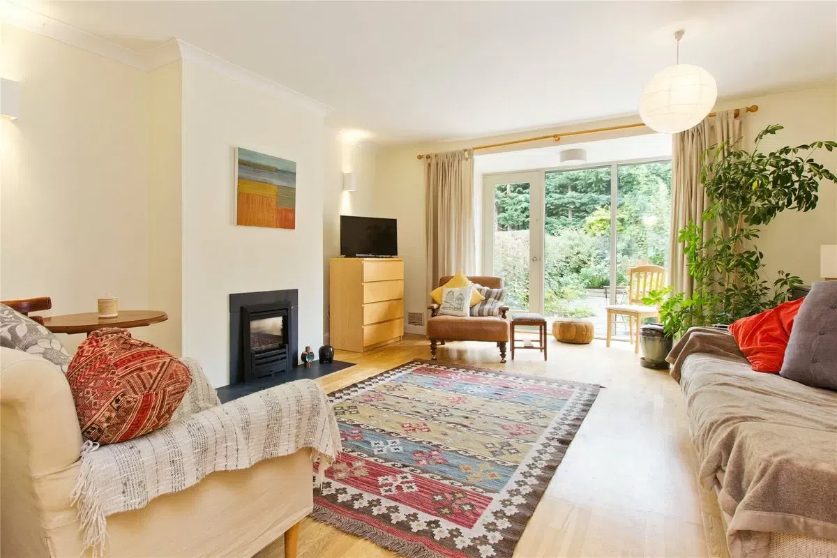19 Woodlawn Grove, Churchtown, Dublin 14, historical listing image 2