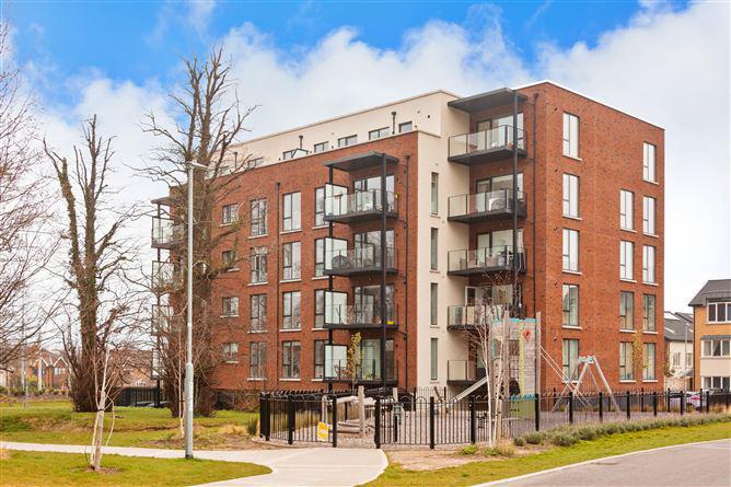 4 Sycamore Hall, Larkfield Way, Leopardstown, Dublin 18, historical listing image 1