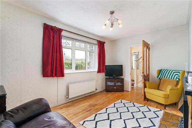526 Pearse Villas, Sallynoggin, County Dublin, historical listing image 3