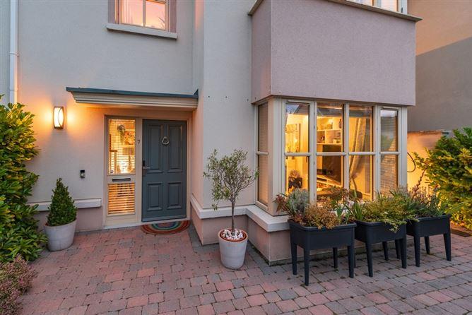 7 The Crescent, Curragh Grange, Newbridge, Co. Kildare, historical listing image 5