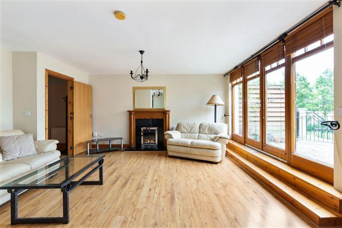 25 Woodbrook Park, Castleknock, Dublin 15, historical listing image 4