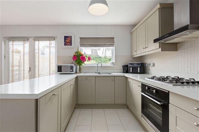 19 Glencairn Walk, The Gallops, Leopardstown, Dublin 18, historical listing image 5
