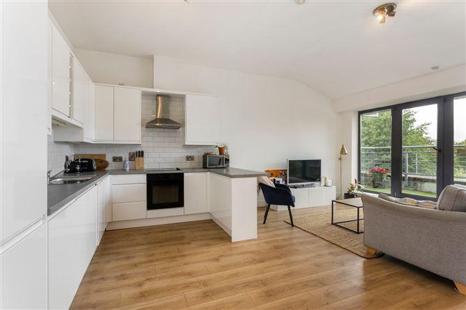 16 Friarsland Crescent, Roebuck Road, Clonskeagh, Dublin 14, historical listing image 3