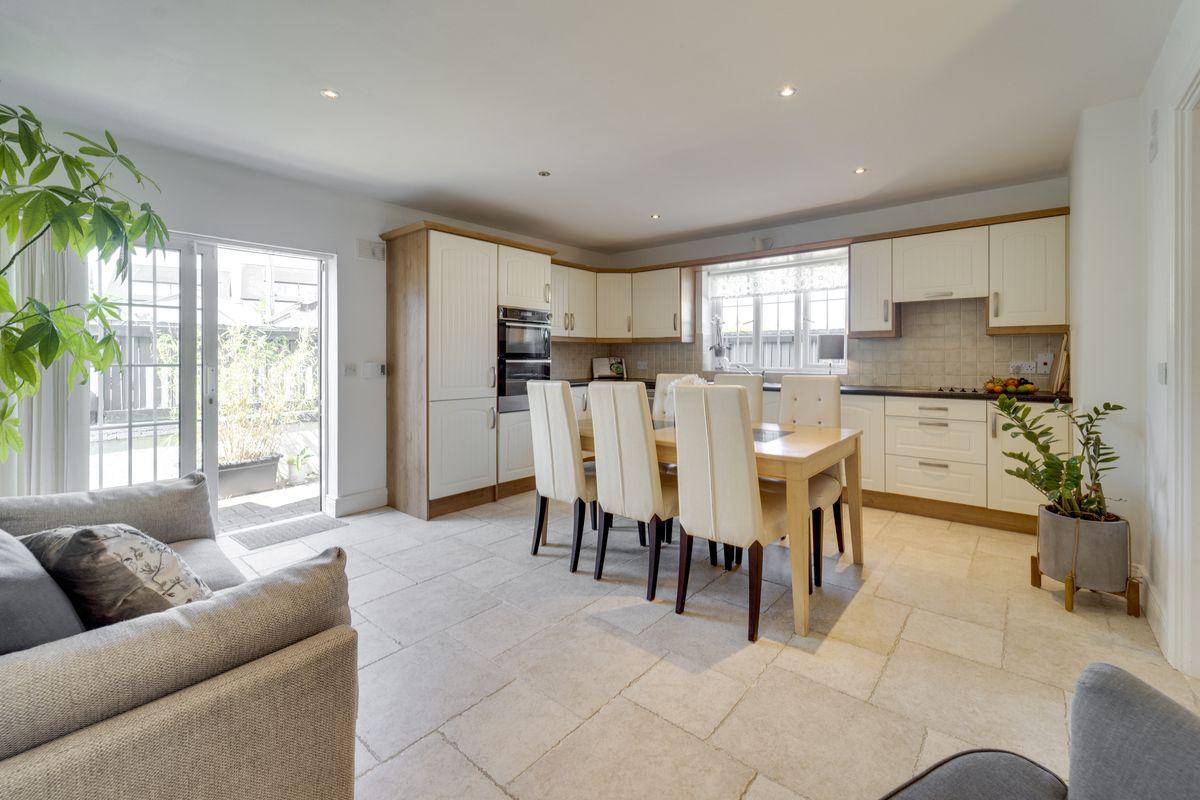 660 Ballycullen Road, Knocklyon, Ballycullen, Dublin 16, historical listing image 4