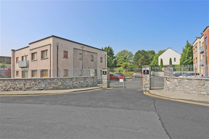11 Vandeleur Mews, Ennis Road, Limerick, historical listing image 2