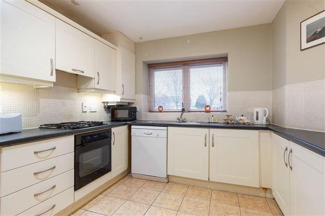 13, Belfry Square, historical listing image 3