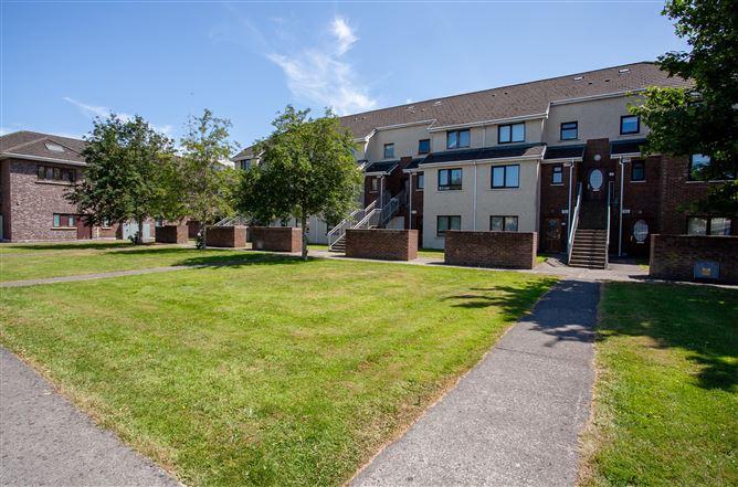 216 Griffin Rath Hall, Maynooth, Co. Kildare, Maynooth, Kildare, historical listing image 3