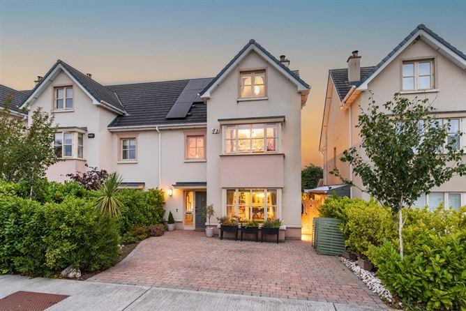 7 The Crescent, Curragh Grange, Newbridge, Co. Kildare, historical listing image 3