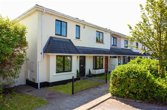 32, Straffan Grove, Co. Kildare, historical listing image 1