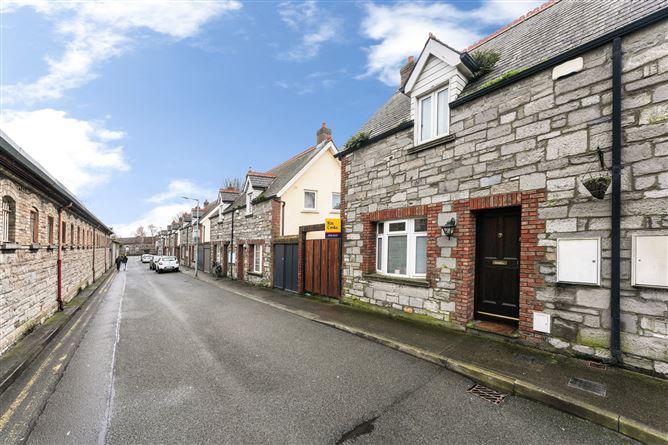 9, Cavalry Row, Dublin 7, historical listing image 2