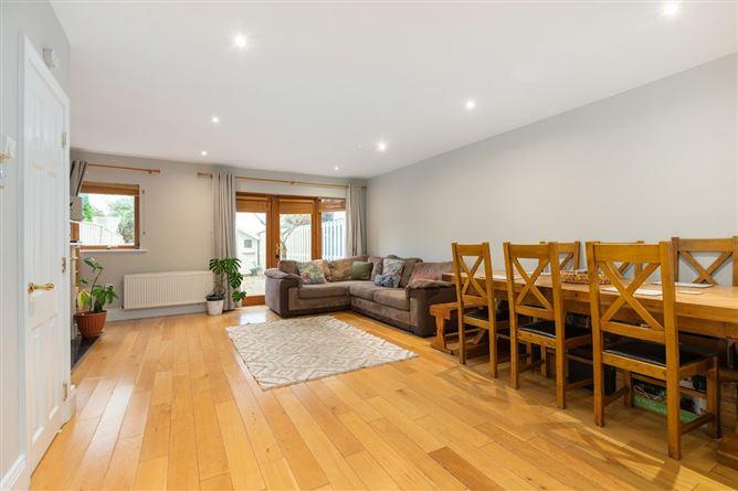 11 The Courtyard, Stepaside Park, Stepaside, Dublin 18, D18XW98, historical listing image 2