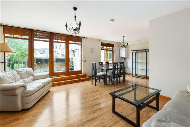 25 Woodbrook Park, Castleknock, Dublin 15, historical listing image 3