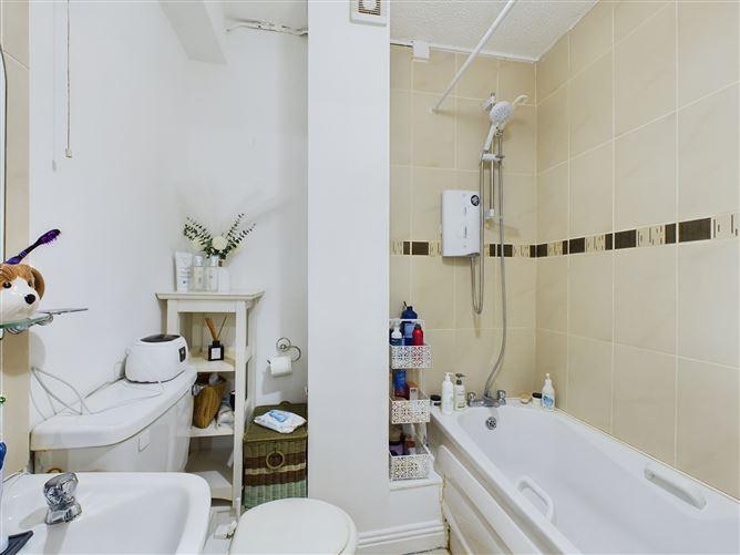Apartment 10 , Sandfield Gardens, Highfield Park, Ennis, Co. Clare, V95VY83, historical listing image 6