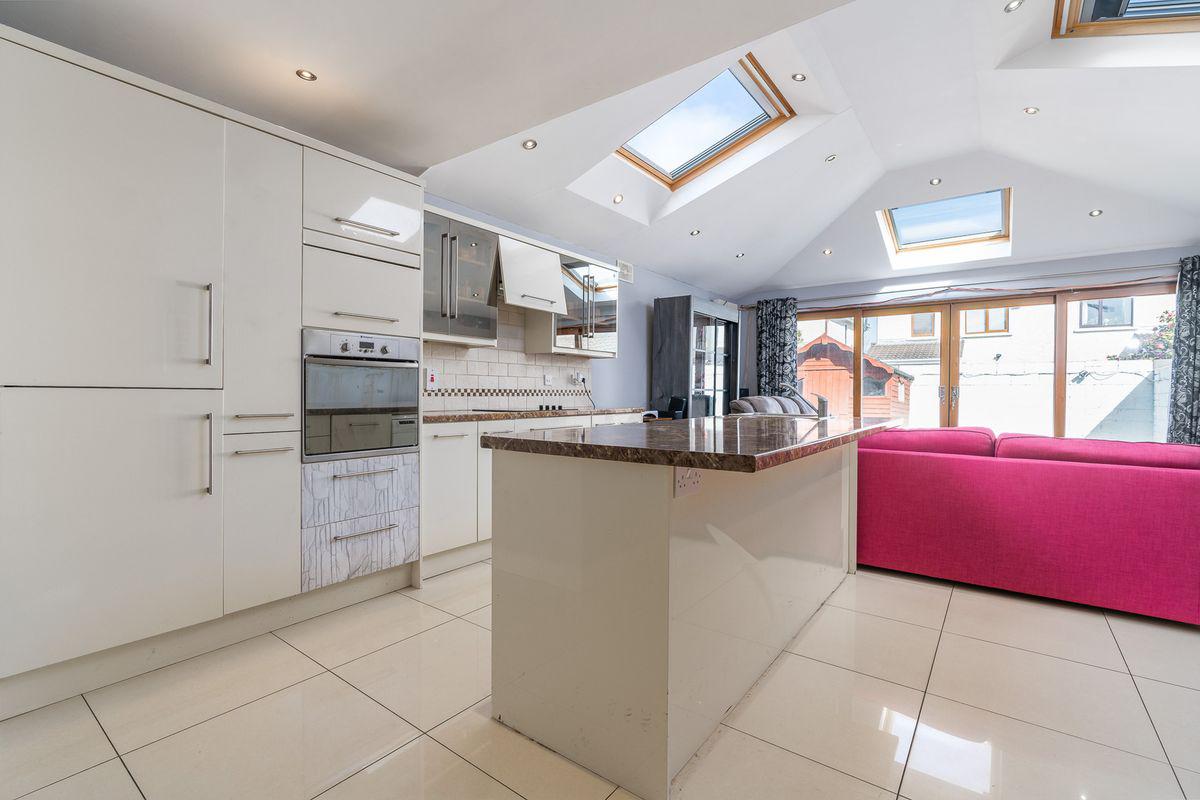 8 Glenbourne Road, Leopardstown Valley, Leopardstown, Dublin 18, historical listing image 5