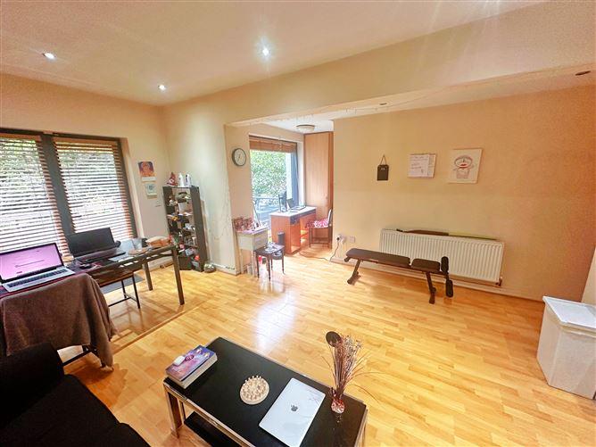 Apartment 200, Block F, Seven Oaks, Ballyfermot, Dublin 10, D10AT26, historical listing image 1
