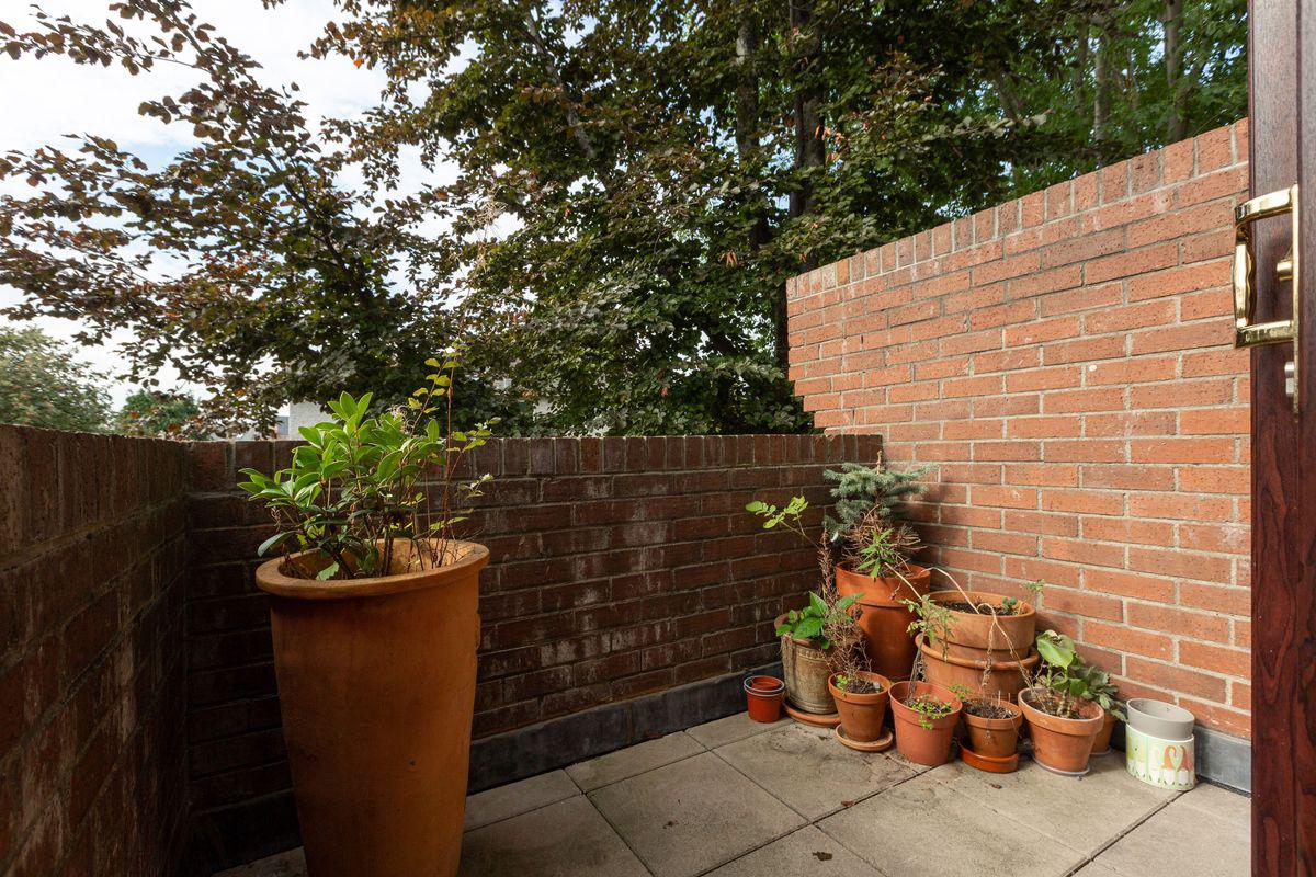 Apartment 18, Gilford Pines, Gilford Road, Sandymount, Dublin 4, historical listing image 6