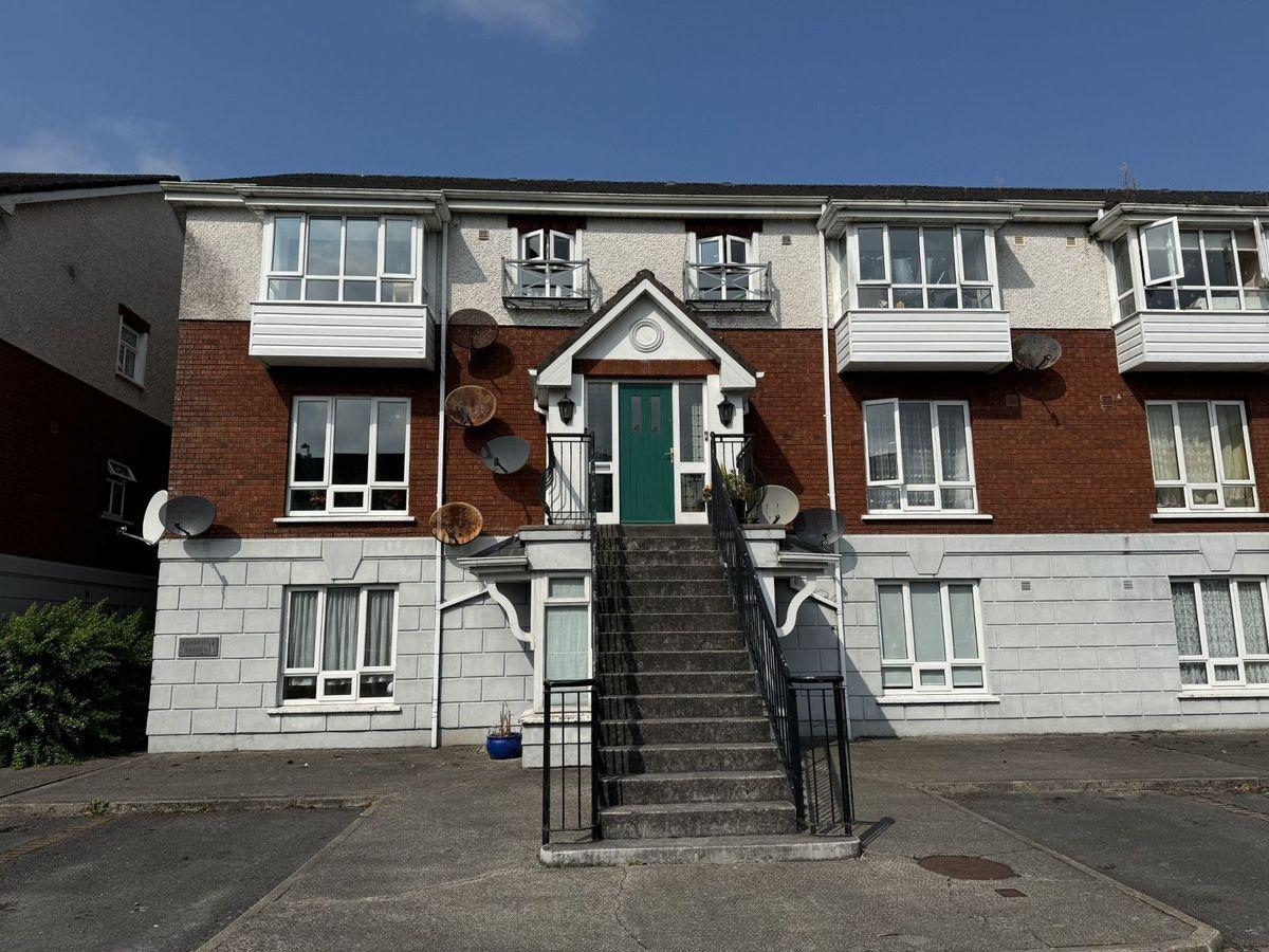 Apartment 10 , Sandfield Gardens, Highfield Park, Ennis, Co. Clare, V95VY83, historical listing image 1
