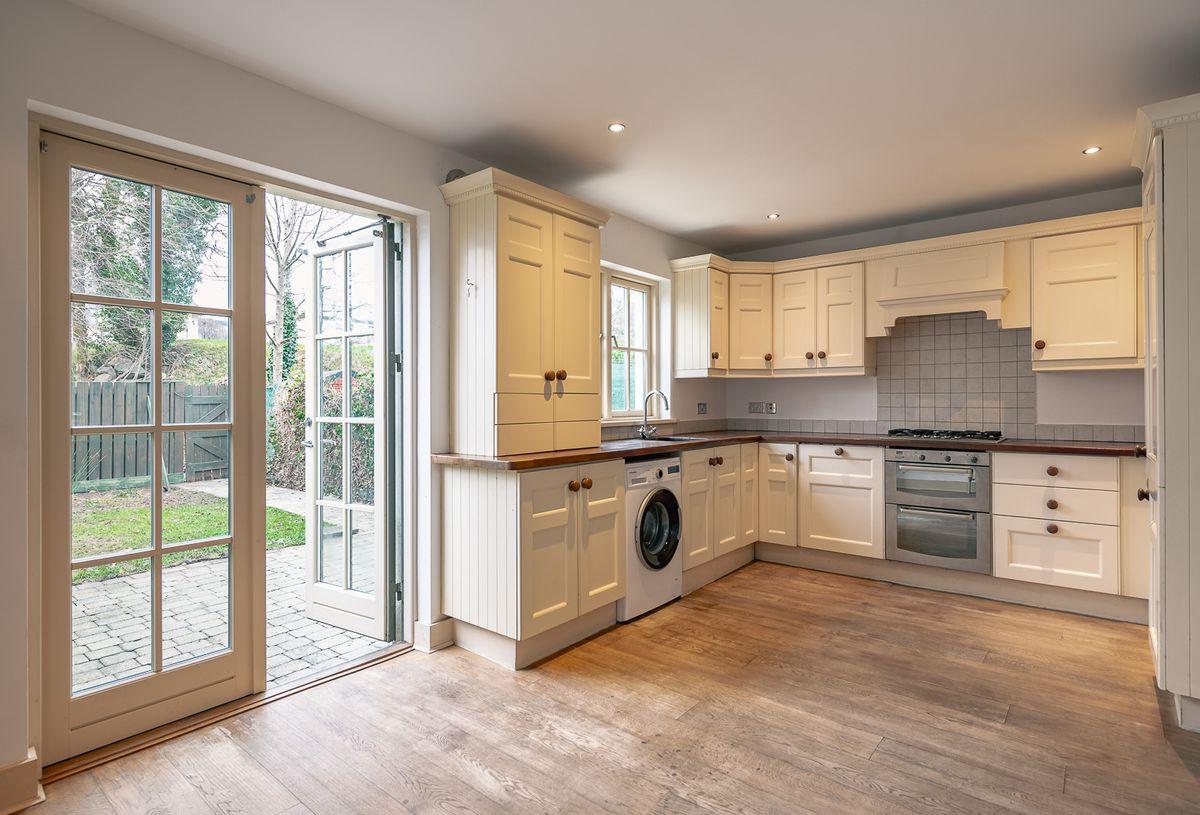 31 Oakwood Manor, Kenmare, Kerry, historical listing image 4