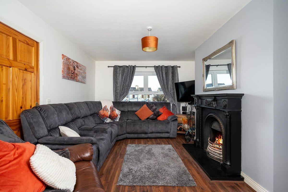 33 Cnoc Na Gaoithe, Lanesborough, Co. Longford., historical listing image 5