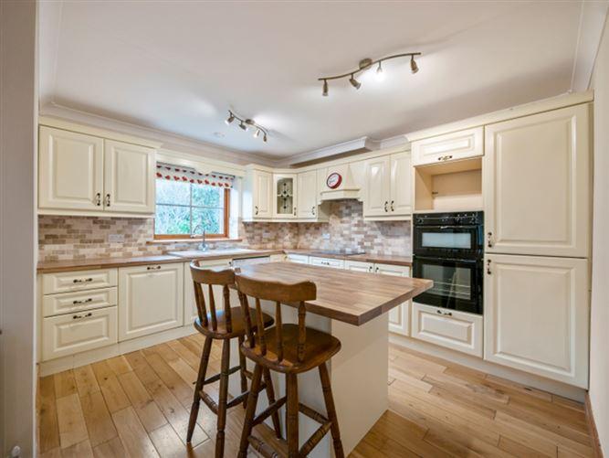 4, Sunset Avenue, historical listing image 4