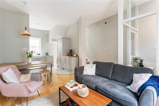 8 Grattan Street, Grand Canal Dk, Dublin 2, historical listing image 4