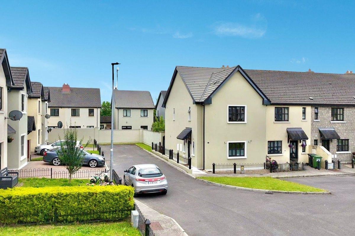 64 Cois Na Habhainn, Moate, Co. Westmeath, N37PH64, historical listing image 1