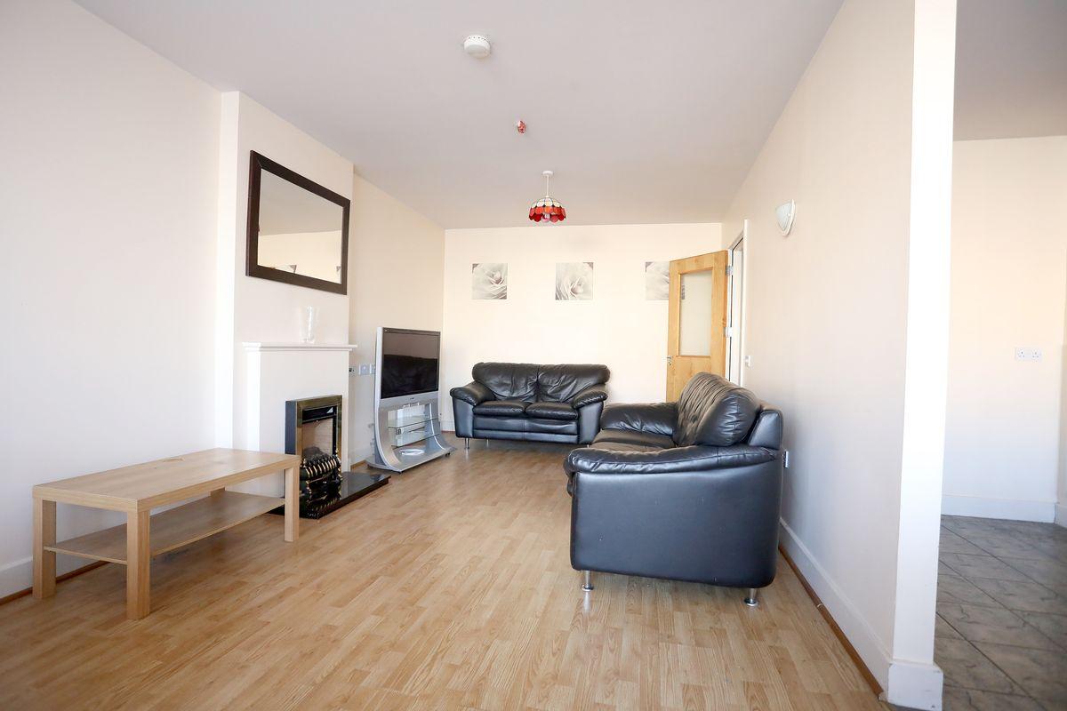 19 Block C, Stradbrook Apartments, Portlaoise, Co. Laois, R32E867, historical listing image 4