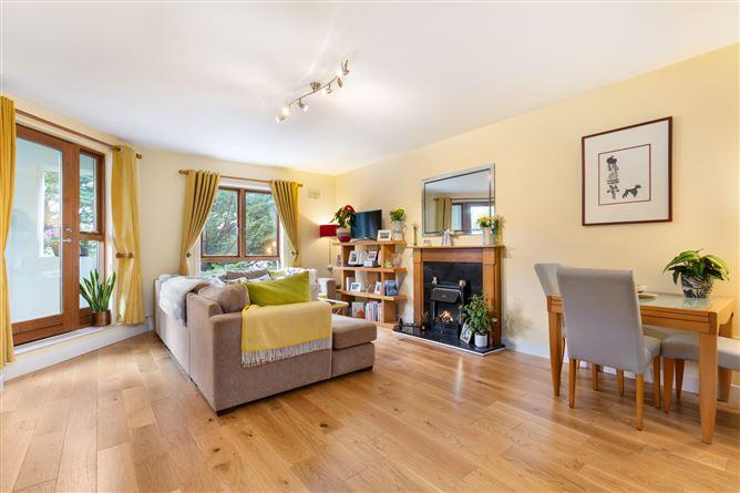 105 An Crannog, Granitefield Manor, Dun Laoghaire, Co. Dublin, historical listing image 3