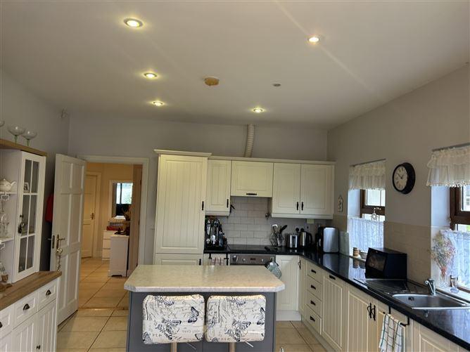 9 Slievenamon Retirement Village, Lisronagh, Clonmel, County Tipperary, historical listing image 4