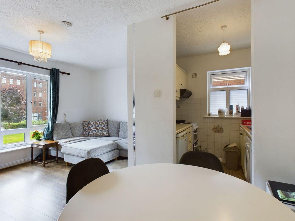 Apartment 10 , Sandfield Gardens, Highfield Park, Ennis, Co. Clare, V95VY83, historical listing image 4