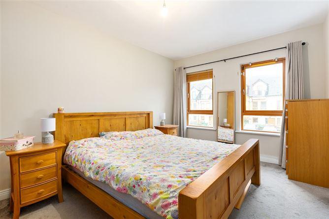 11 The Courtyard, Stepaside Park, Stepaside, Dublin 18, D18XW98, historical listing image 6