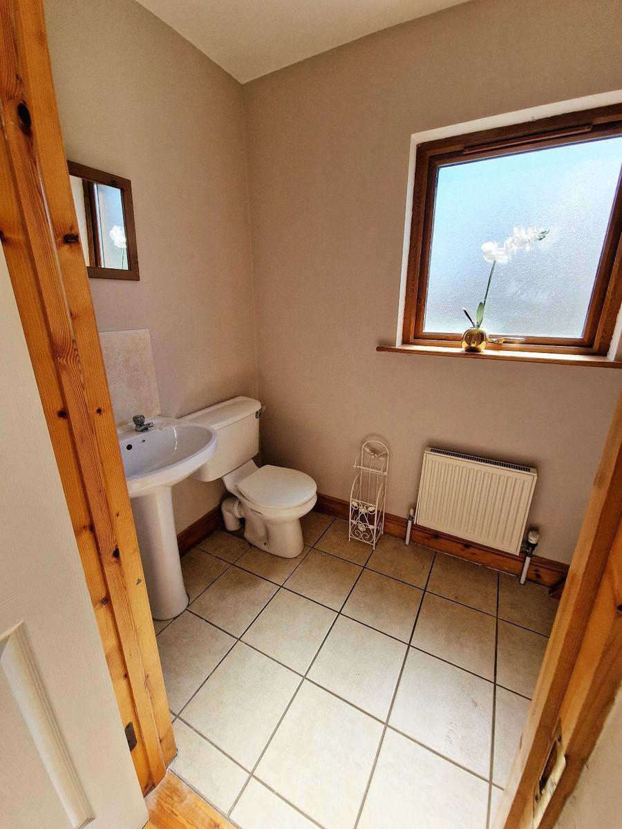 8 Victoria Court, Lahinch Road, Ennis, Co. Clare, V95T8X2, historical listing image 5