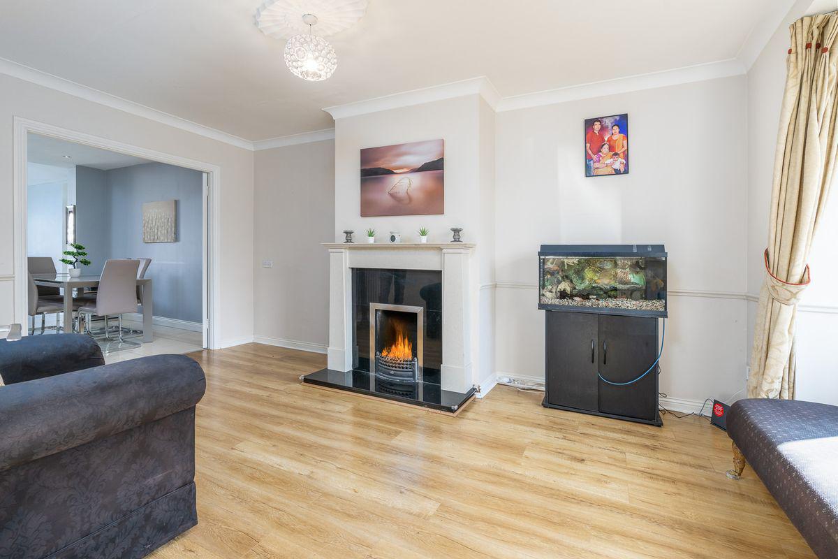 8 Glenbourne Road, Leopardstown Valley, Leopardstown, Dublin 18, historical listing image 3