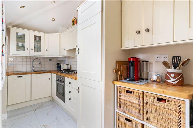571 Woodview Cottages, Rathfarnham, Dublin 14, historical listing image 6