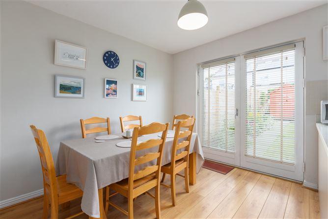 19 Glencairn Walk, The Gallops, Leopardstown, Dublin 18, historical listing image 6