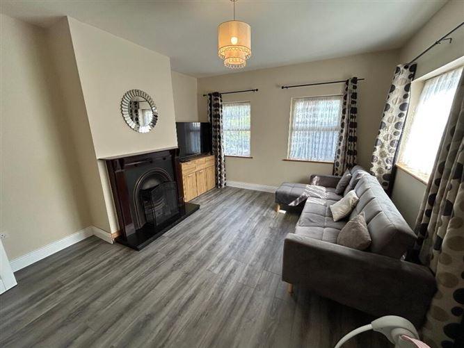 7 Oakwood, Ballingarry, Tipperary, historical listing image 2