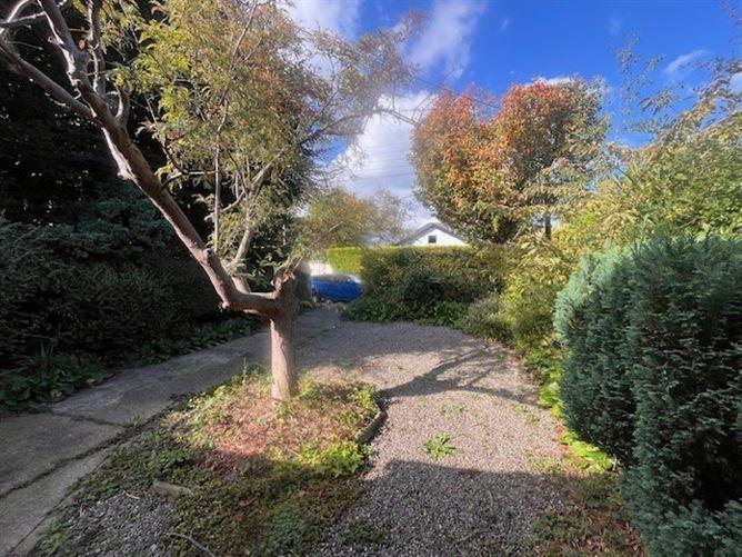 Thoer, 34, Quinn S Road, Dublin 18, historical listing image 3