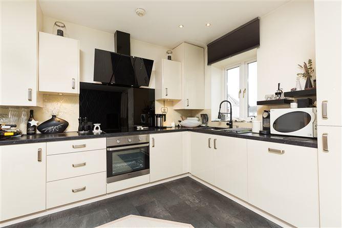 Apartment 5, Block A, Dublin 5, D13F854, historical listing image 4