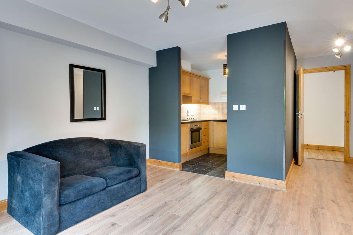 69 Woodbrook Crescent, Castleknock, Dublin 15, historical listing image 5