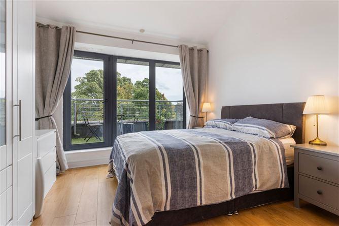 16 Friarsland Crescent, Roebuck Road, Clonskeagh, Dublin 14, historical listing image 5